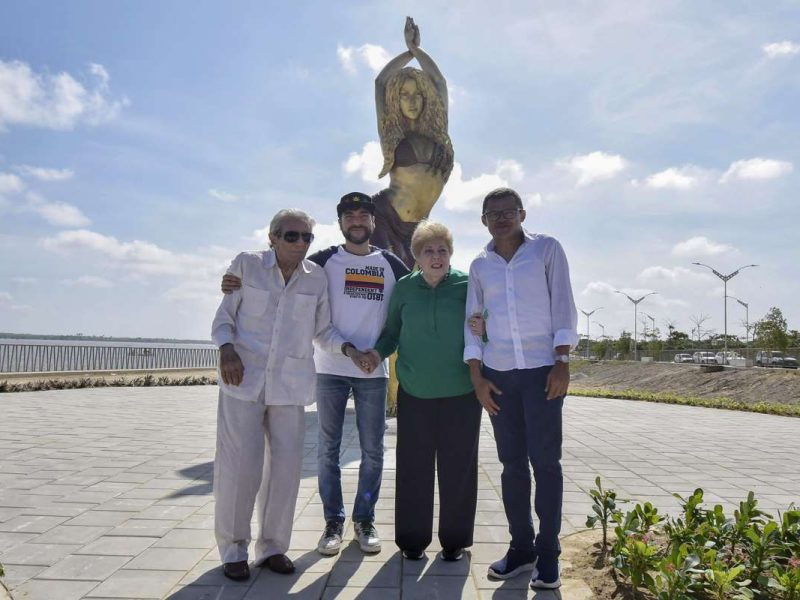 Estatua De Shakira Gran Malecón