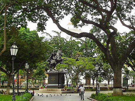 Plaza De Bolívar